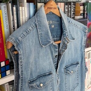 Gap | M | Sleeveless Denim Shirt